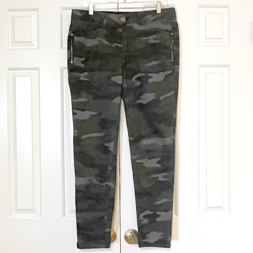 Democracy Ab Technology Camo Pants | Women’s Size 12 | Zip Pockets